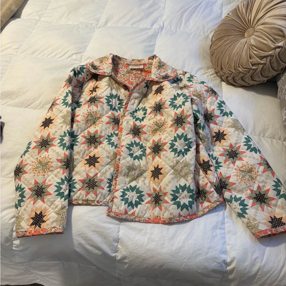 Universal Thread quilted style button up jacket. Size large. Lightweight